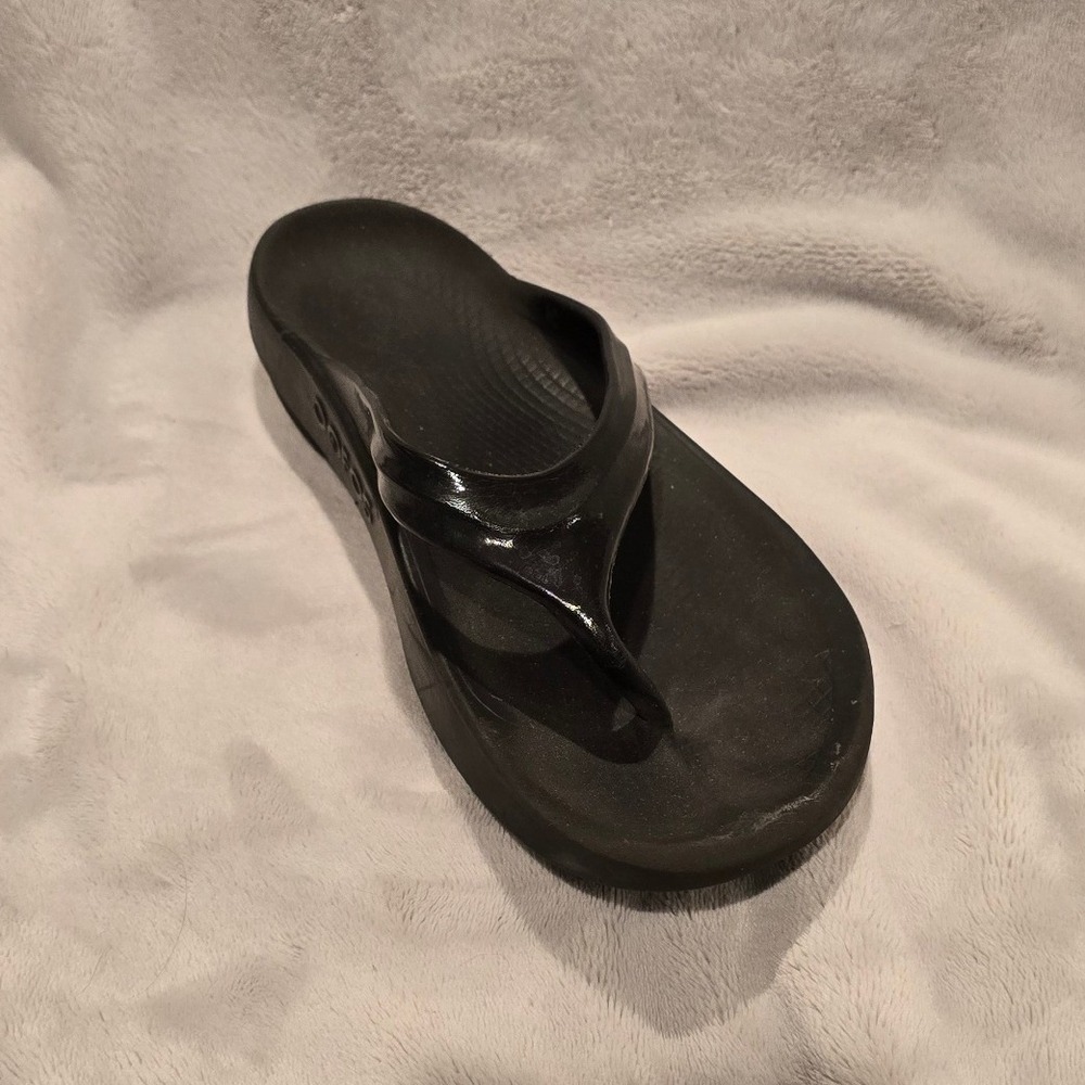 OOFOS OOriginal Recovery Sandals Black Flip Flops Mens 7‎ Womens 9 ONE SHOE